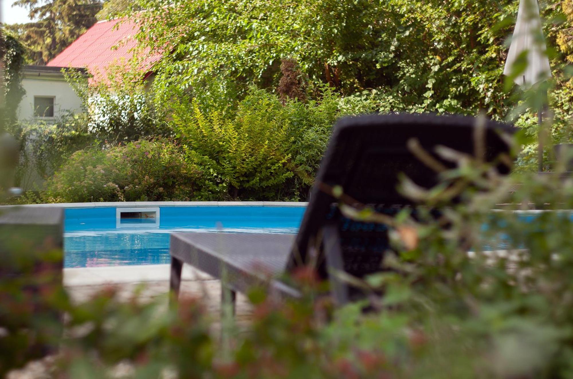Platan Aparthotel 2*
